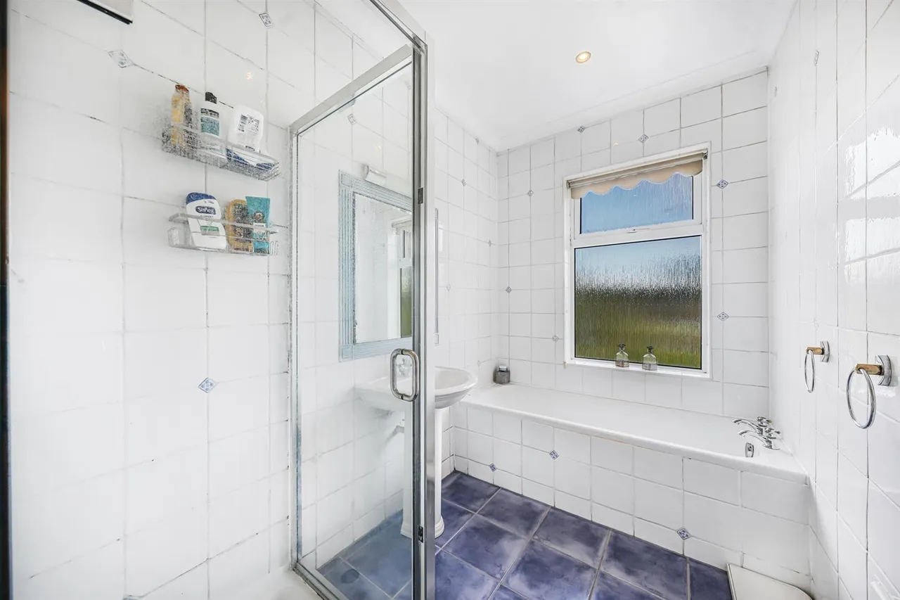Warren Pond Road, North Chingford, E4, photo 30