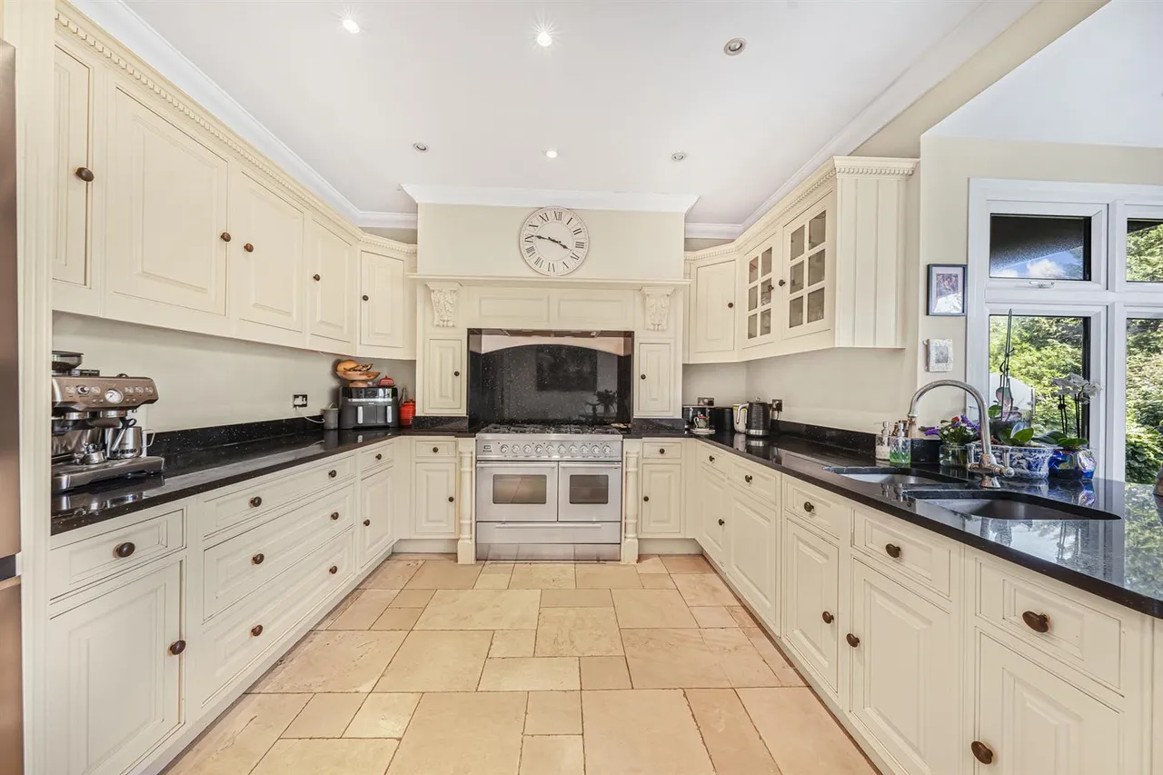 Warren Pond Road, North Chingford, E4, photo 3