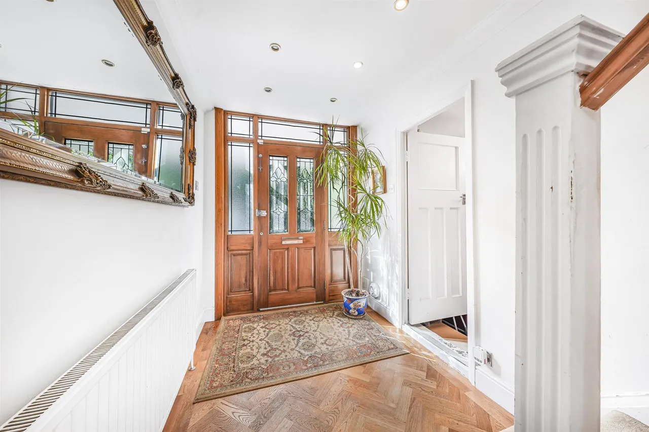 Warren Pond Road, North Chingford, E4, photo 17
