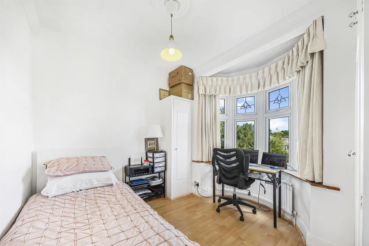 Warren Pond Road, North Chingford, E4, photo 29