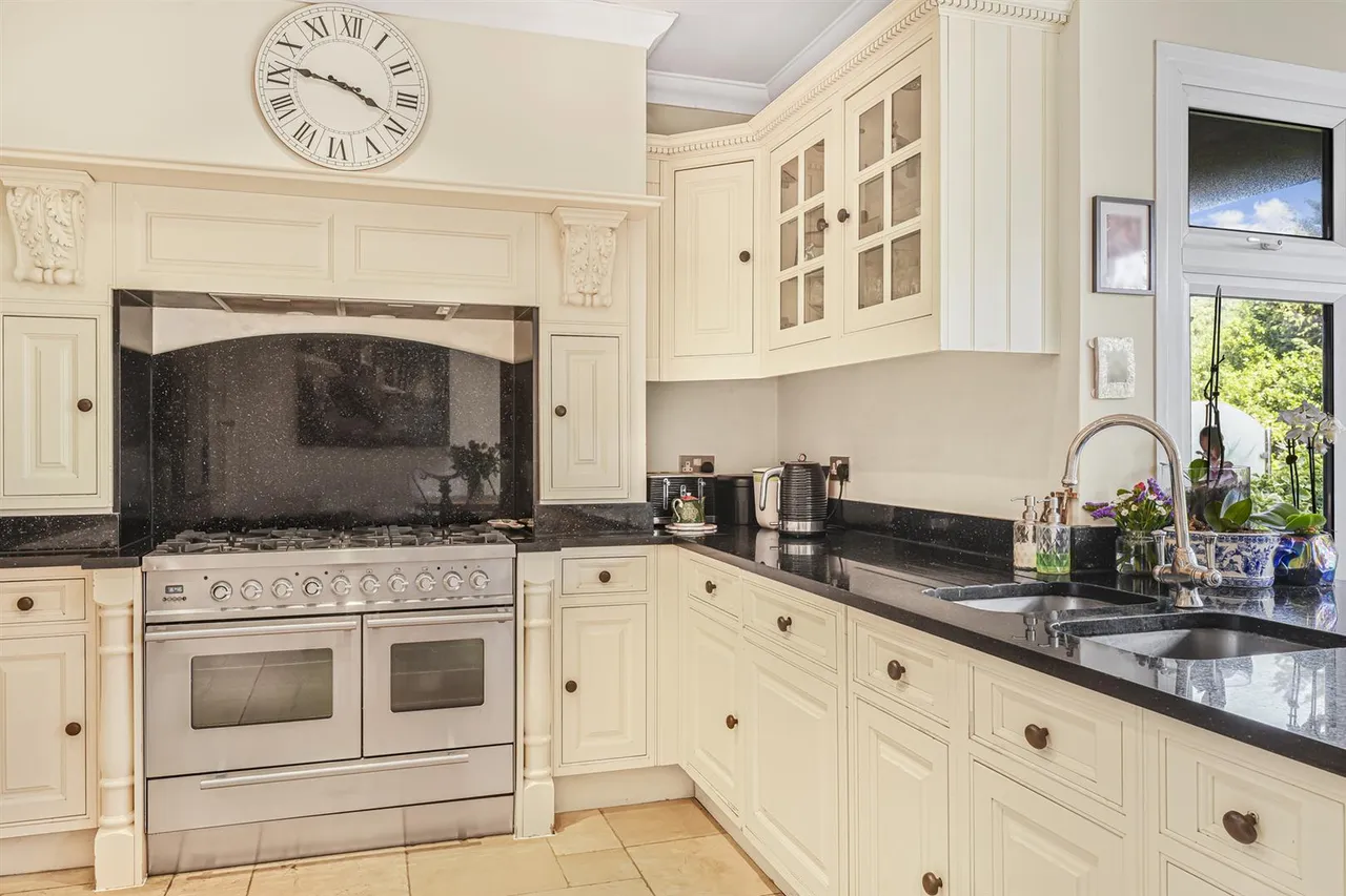 Warren Pond Road, North Chingford, E4, photo 6