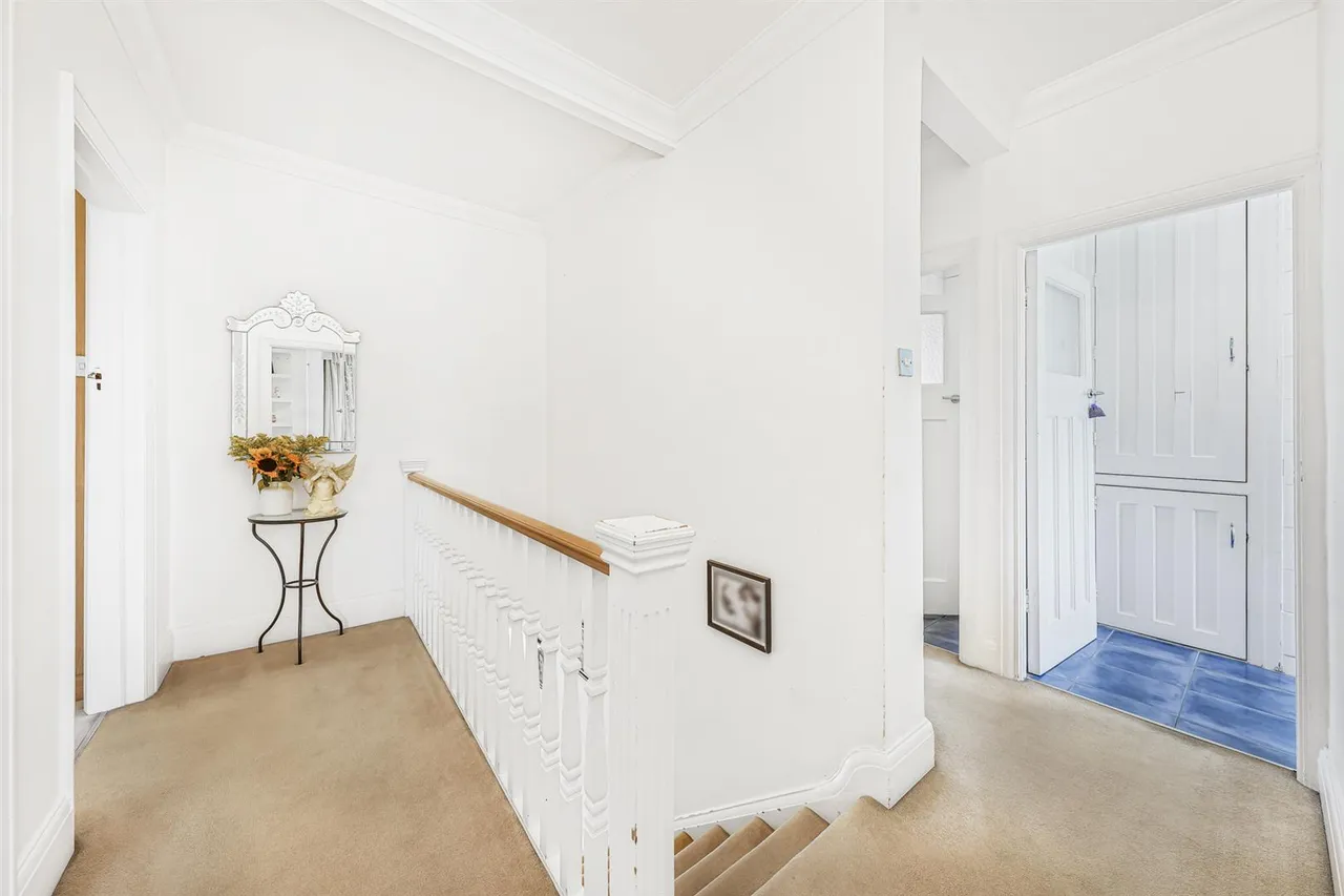Warren Pond Road, North Chingford, E4, photo 20