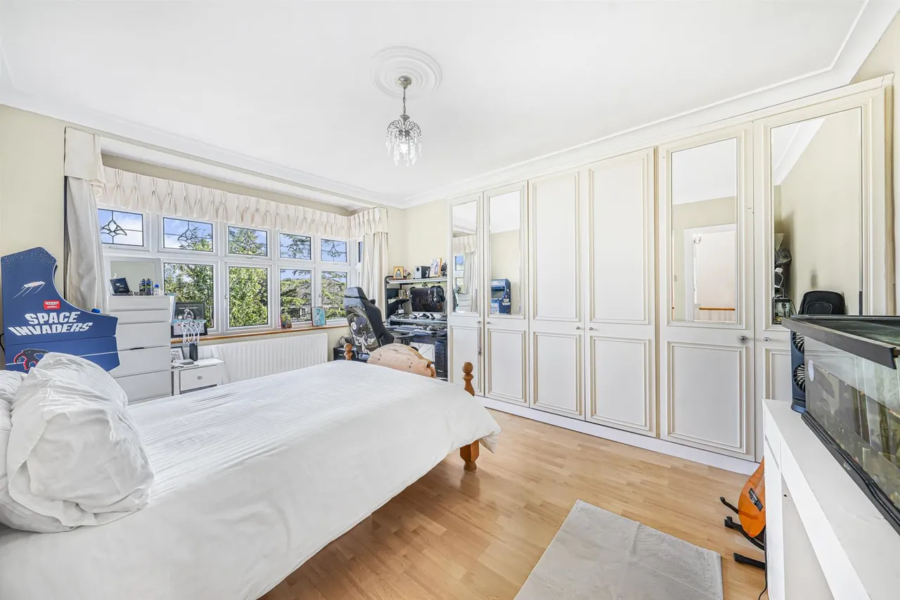 Warren Pond Road, North Chingford, E4, photo 25