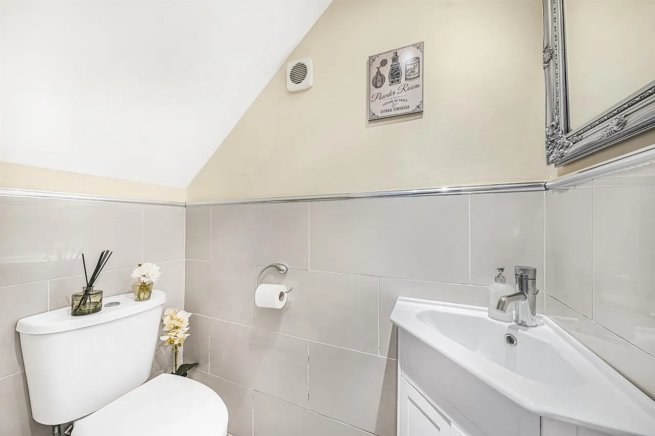 Warren Pond Road, North Chingford, E4, photo 19