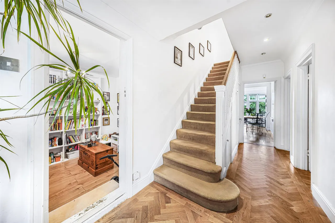 Warren Pond Road, North Chingford, E4, photo 7