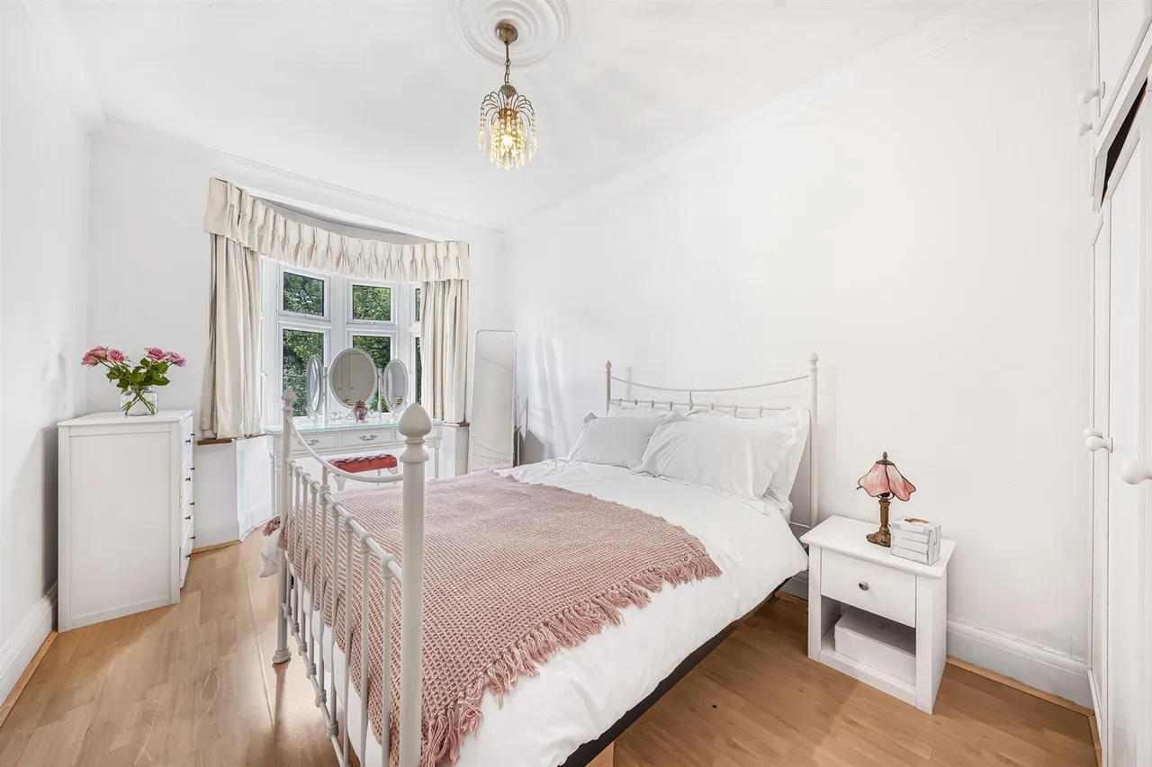 Warren Pond Road, North Chingford, E4, photo 27