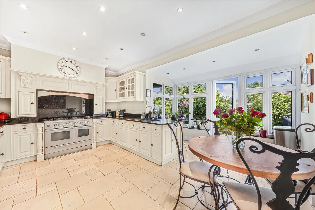 Warren Pond Road, North Chingford, E4, photo 2