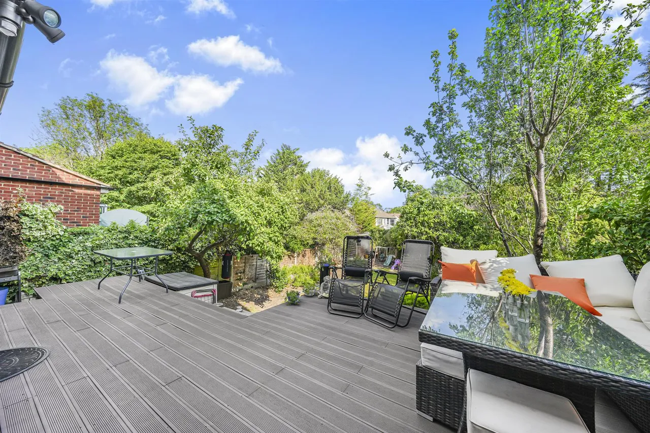 Warren Pond Road, North Chingford, E4, photo 13