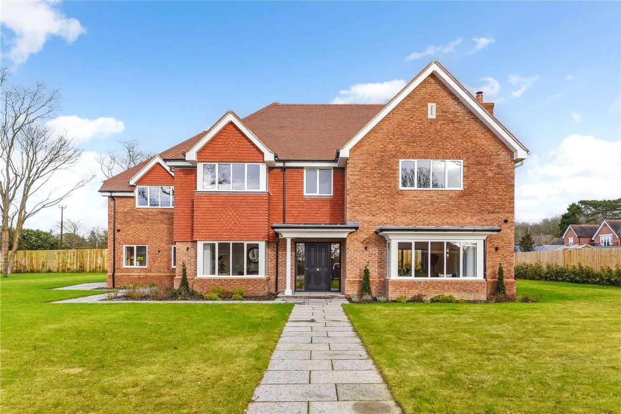 5 bed new development for sale — Aromel House, Brook Avenue, Warsash, Southampton, SO31 9HR