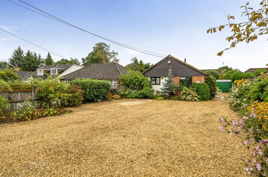 3 bed house for sale, Barkham Ride, Finchampstead, RG40