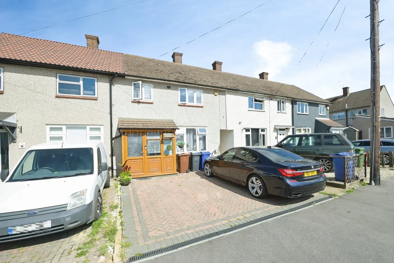 2 bed house for sale, Araglen Avenue, South Ockendon, RM15
