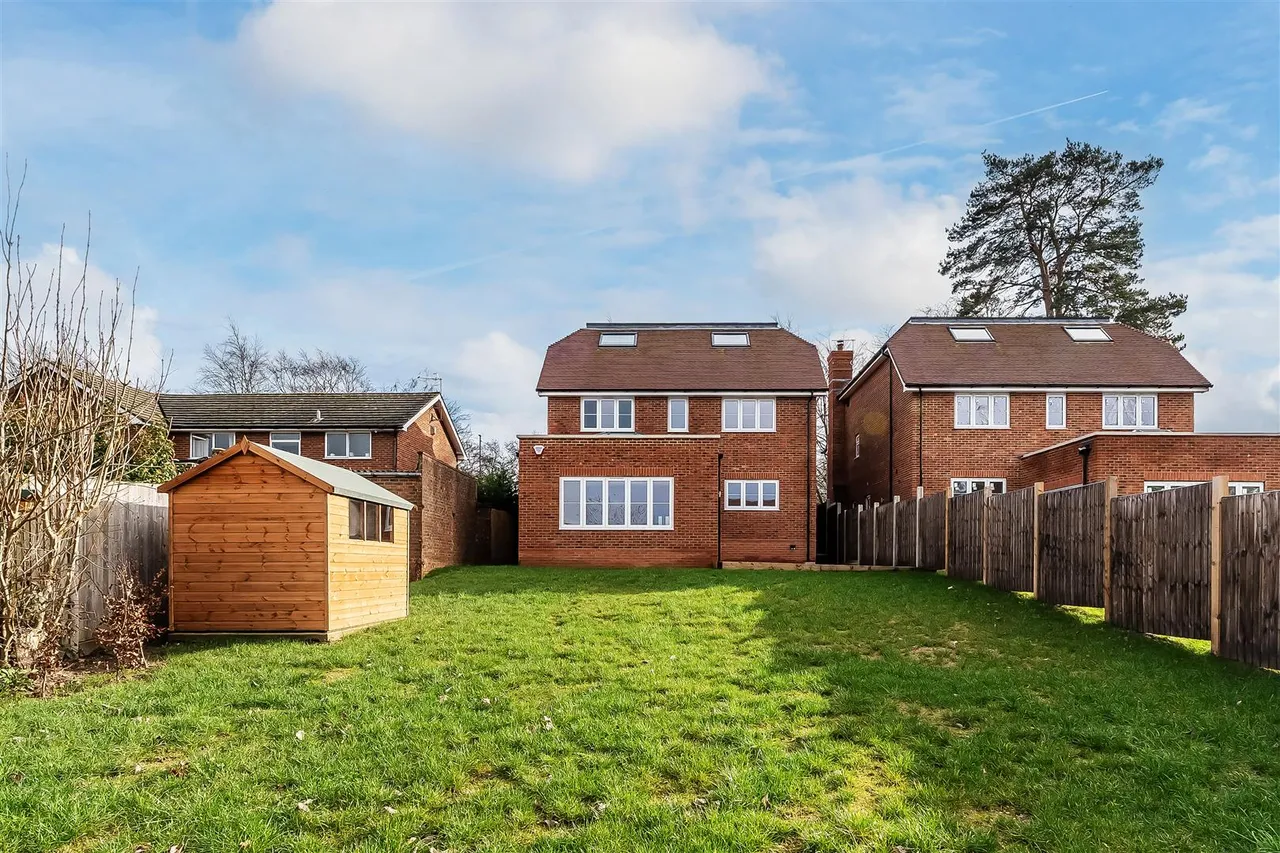 Leatherhead Road, Great Bookham, KT23, photo 18