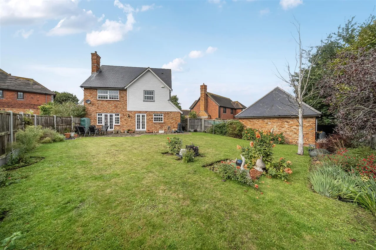 Chapman Fields, Cliffsend, Ramsgate, Kent, CT12 5LB, photo 2