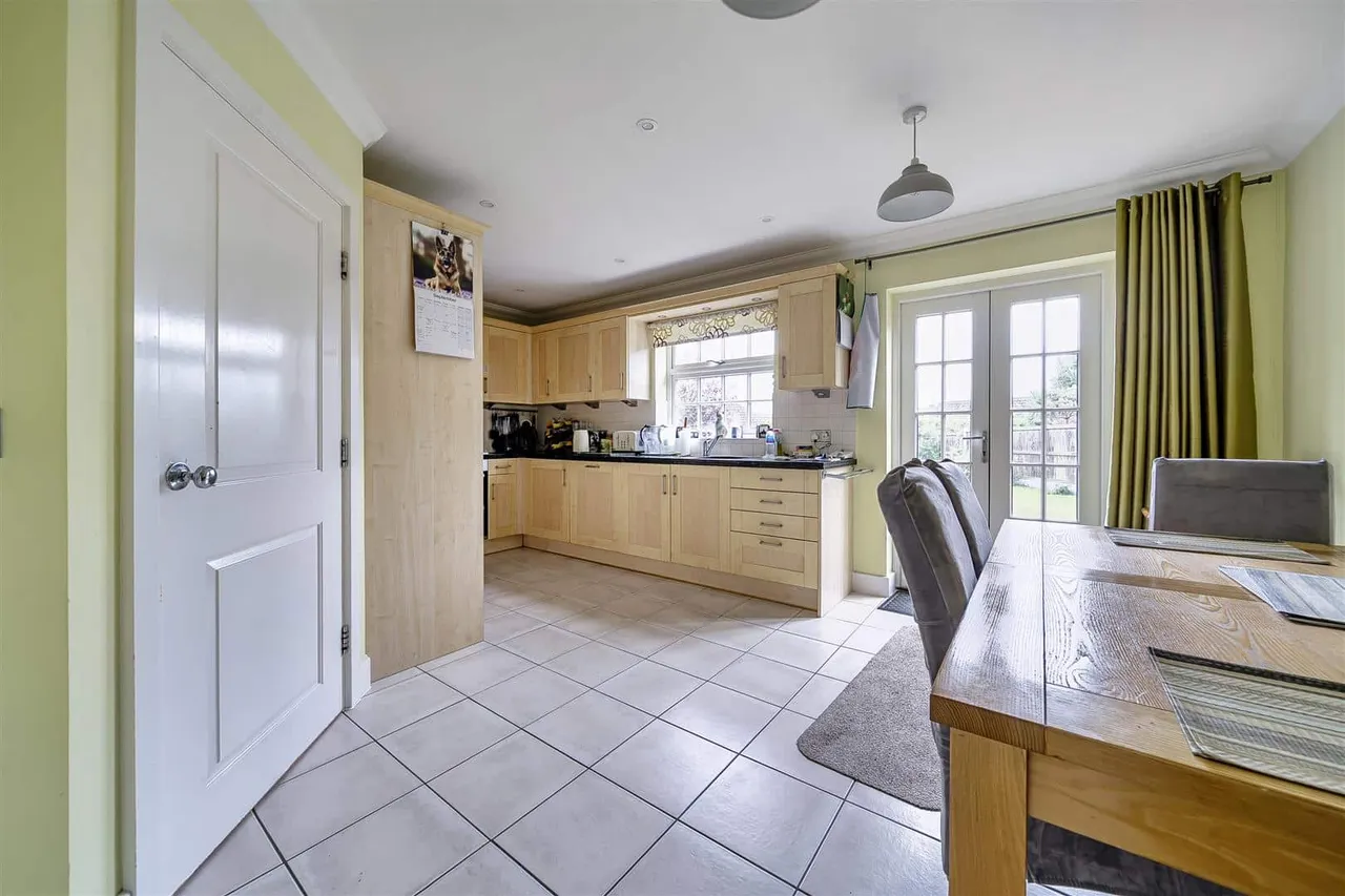Chapman Fields, Cliffsend, Ramsgate, Kent, CT12 5LB, photo 9