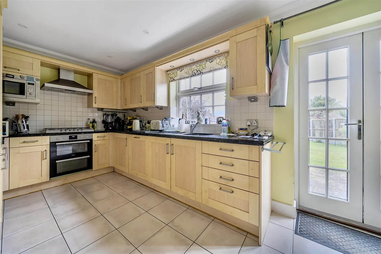 Chapman Fields, Cliffsend, Ramsgate, Kent, CT12 5LB, photo 5