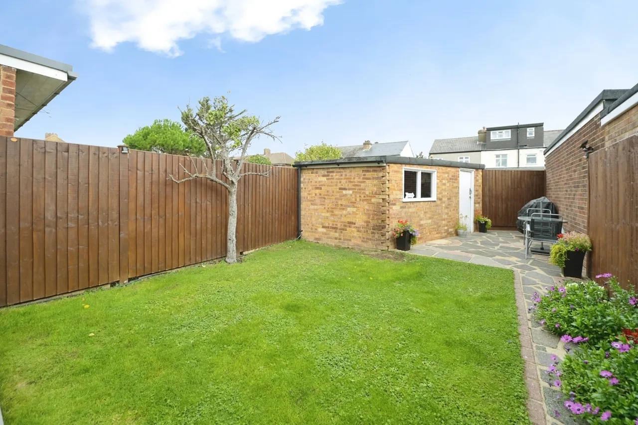 Peartree Gardens, Romford, RM7, photo 17