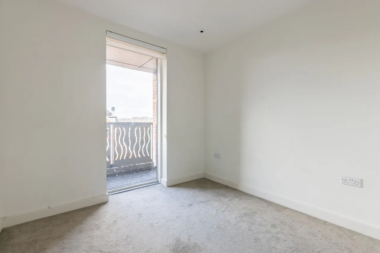 Flat 10, Purser Court, Smithfield Square, High Street, London, photo 3