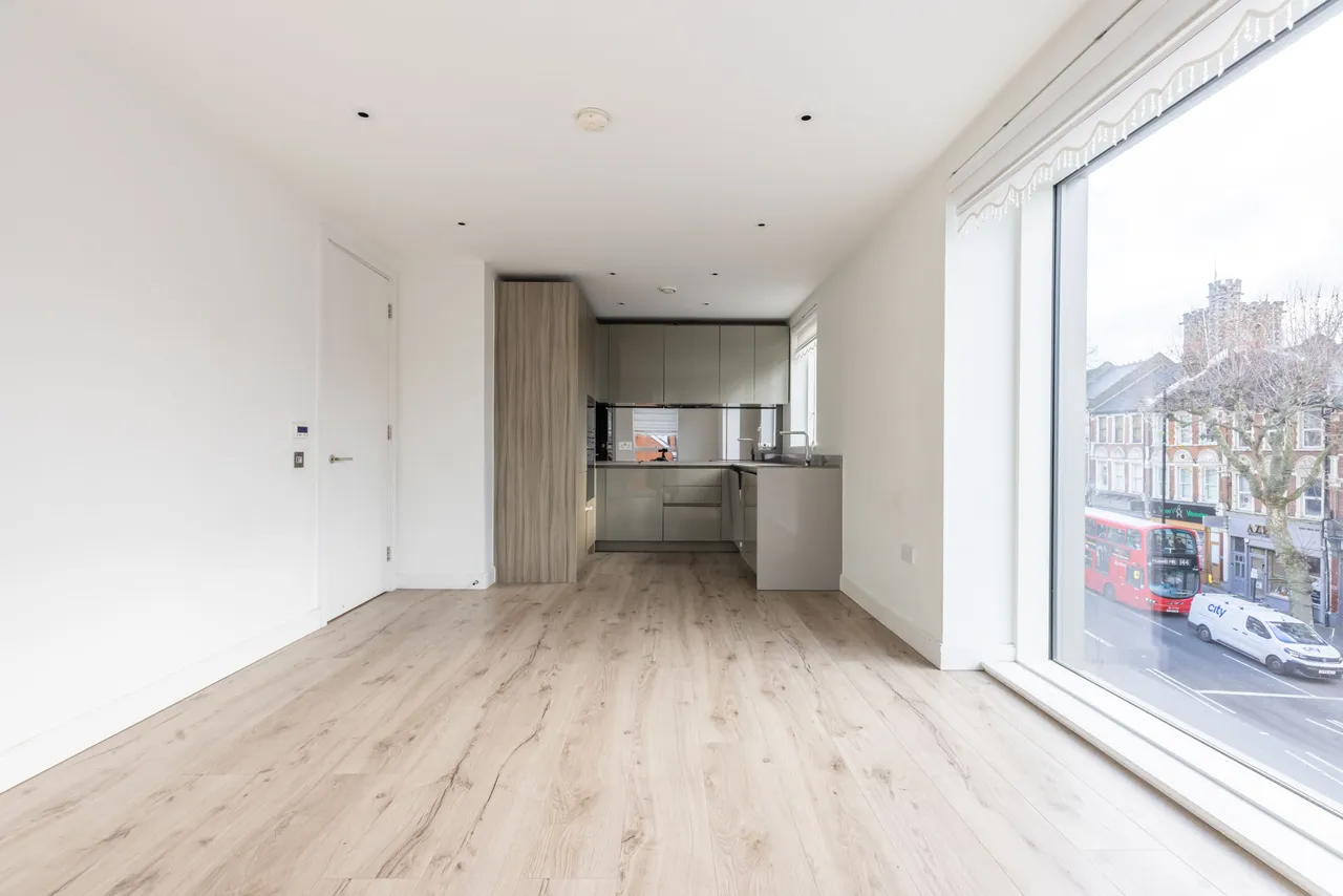 Flat 10, Purser Court, Smithfield Square, High Street, London, photo 6