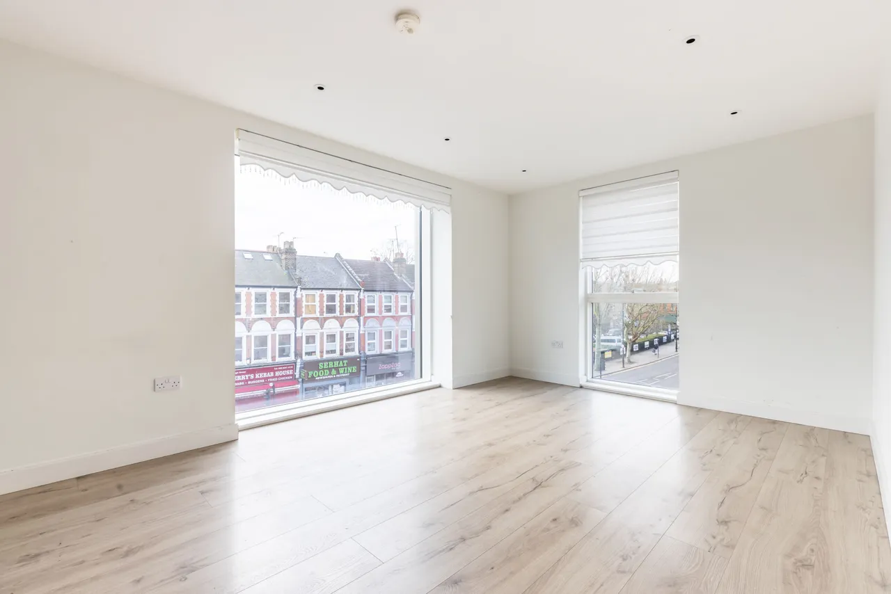 Flat 10, Purser Court, Smithfield Square, High Street, London, photo 5