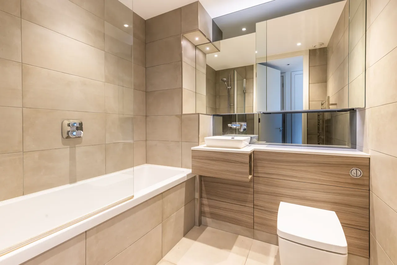 Flat 10, Purser Court, Smithfield Square, High Street, London, photo 4