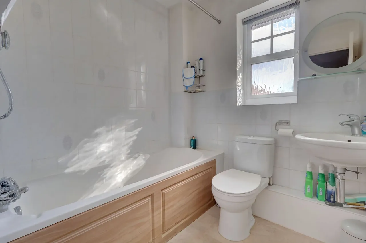 Saunderton Vale, High Wycombe, HP14, photo 8