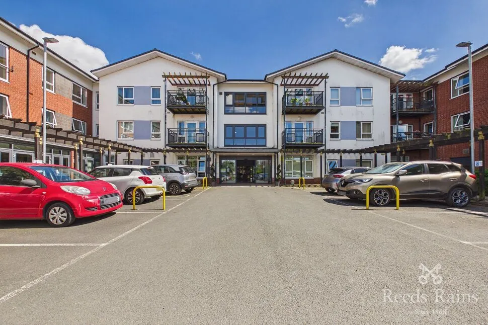 2 bed flat for sale — East Road, Middlewich, Cheshire, CW10