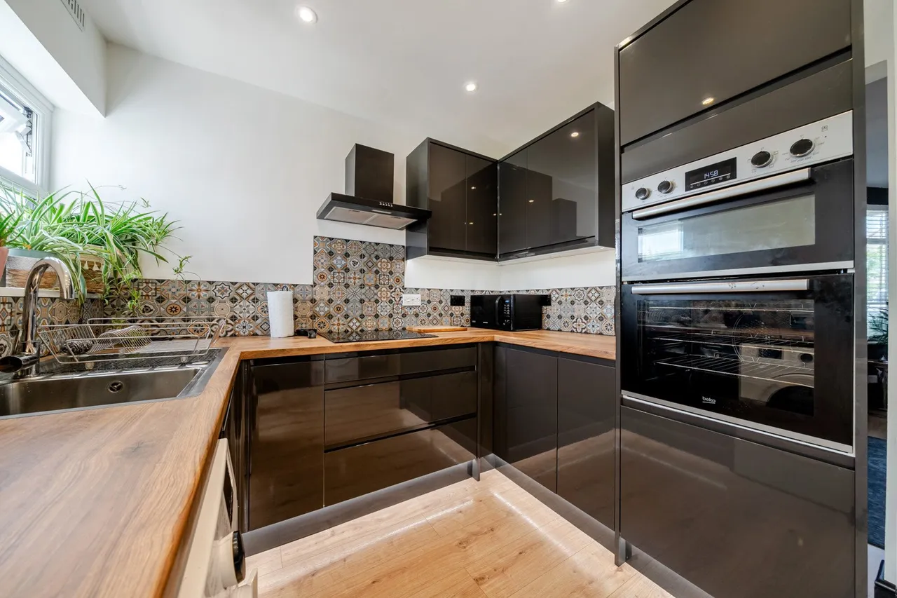 Sherwood Park Avenue, DA15, photo 8