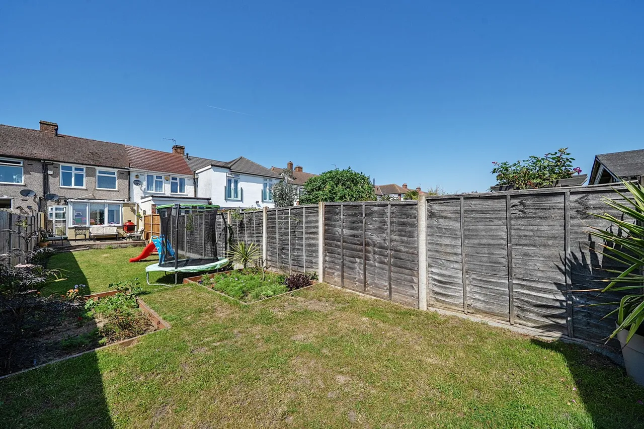 Sherwood Park Avenue, DA15, photo 13