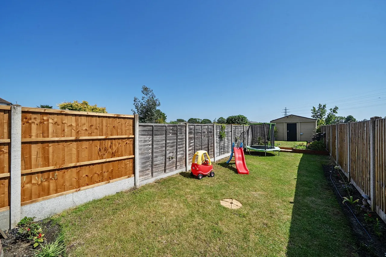 Sherwood Park Avenue, DA15, photo 4