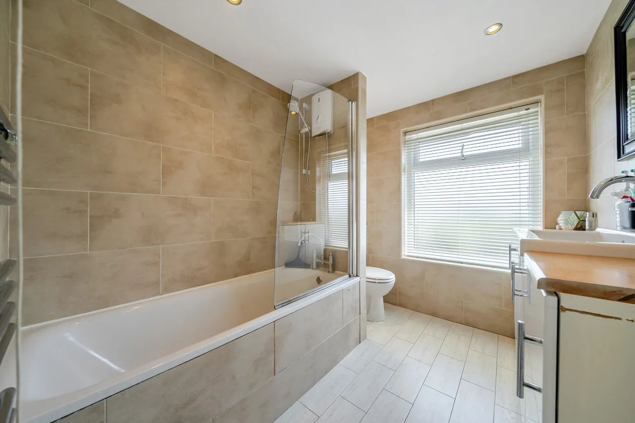 Sherwood Park Avenue, DA15, photo 5