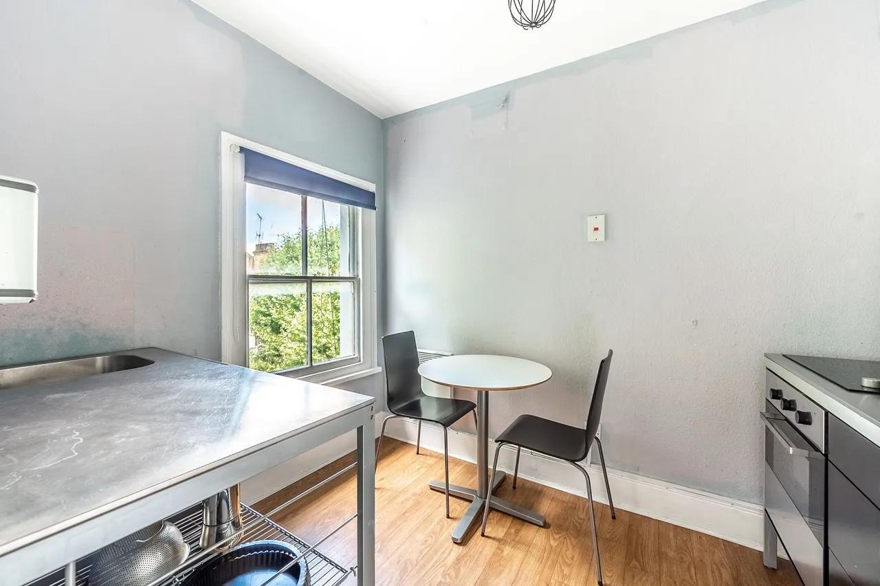 Flat 9, 22 Marloes Road, London, photo 4