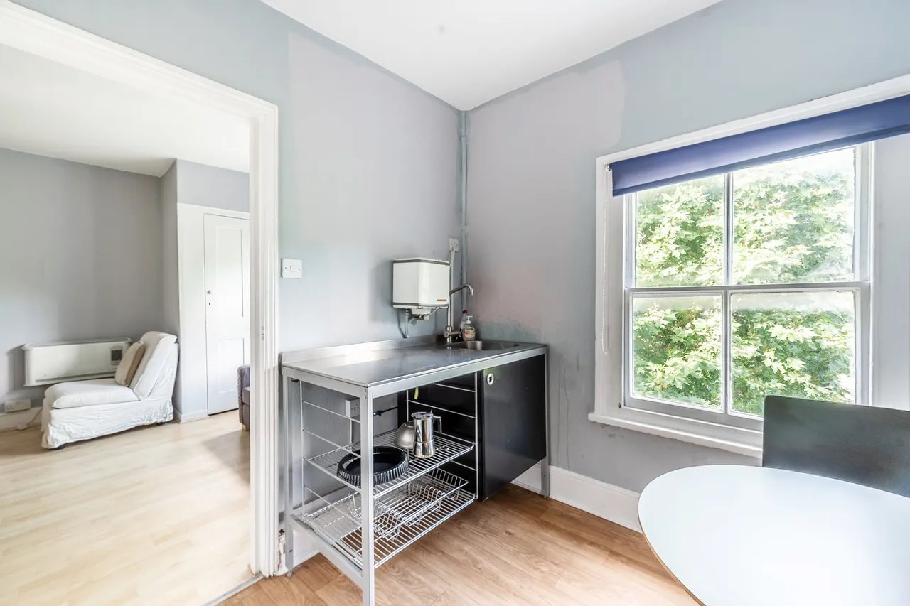 Flat 9, 22 Marloes Road, London, photo 5