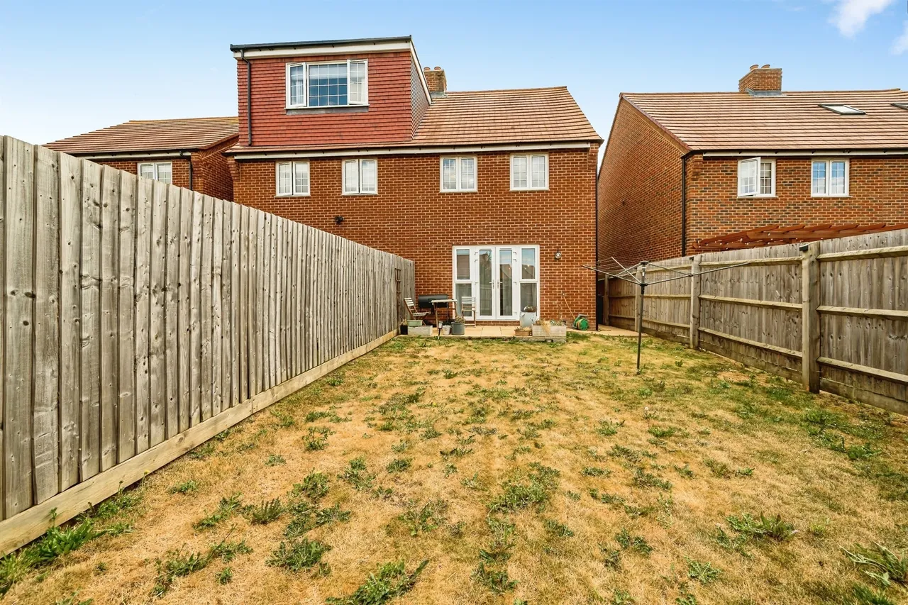 Aragon Way, Broughton, HP22, photo 13