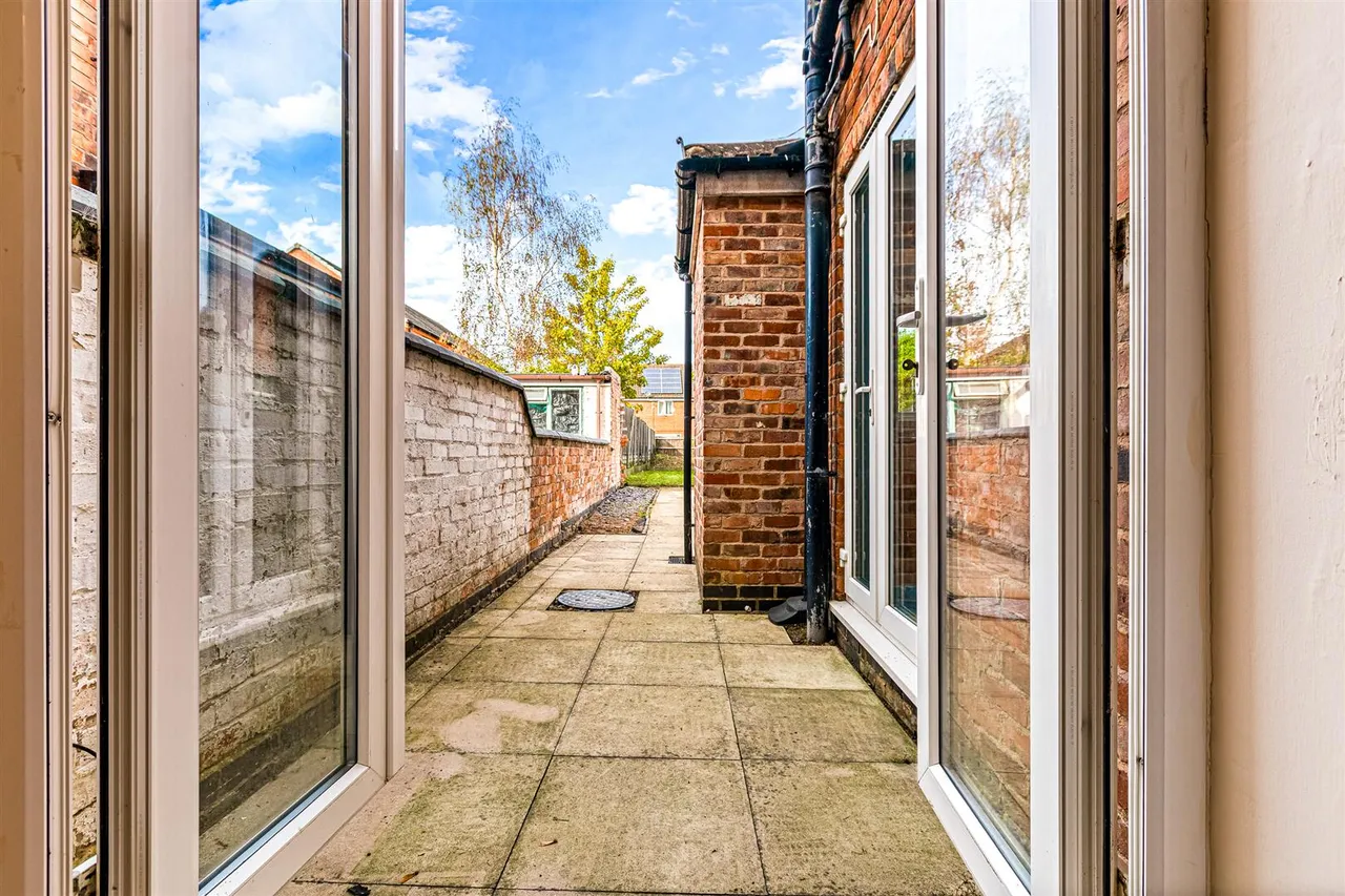 Knighton Lane, Leicester, LE2, photo 10