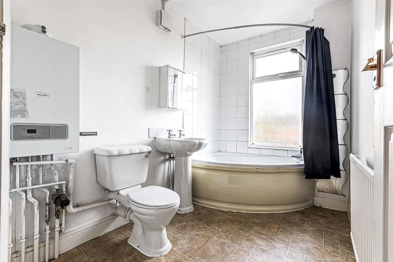 Knighton Lane, Leicester, LE2, photo 17
