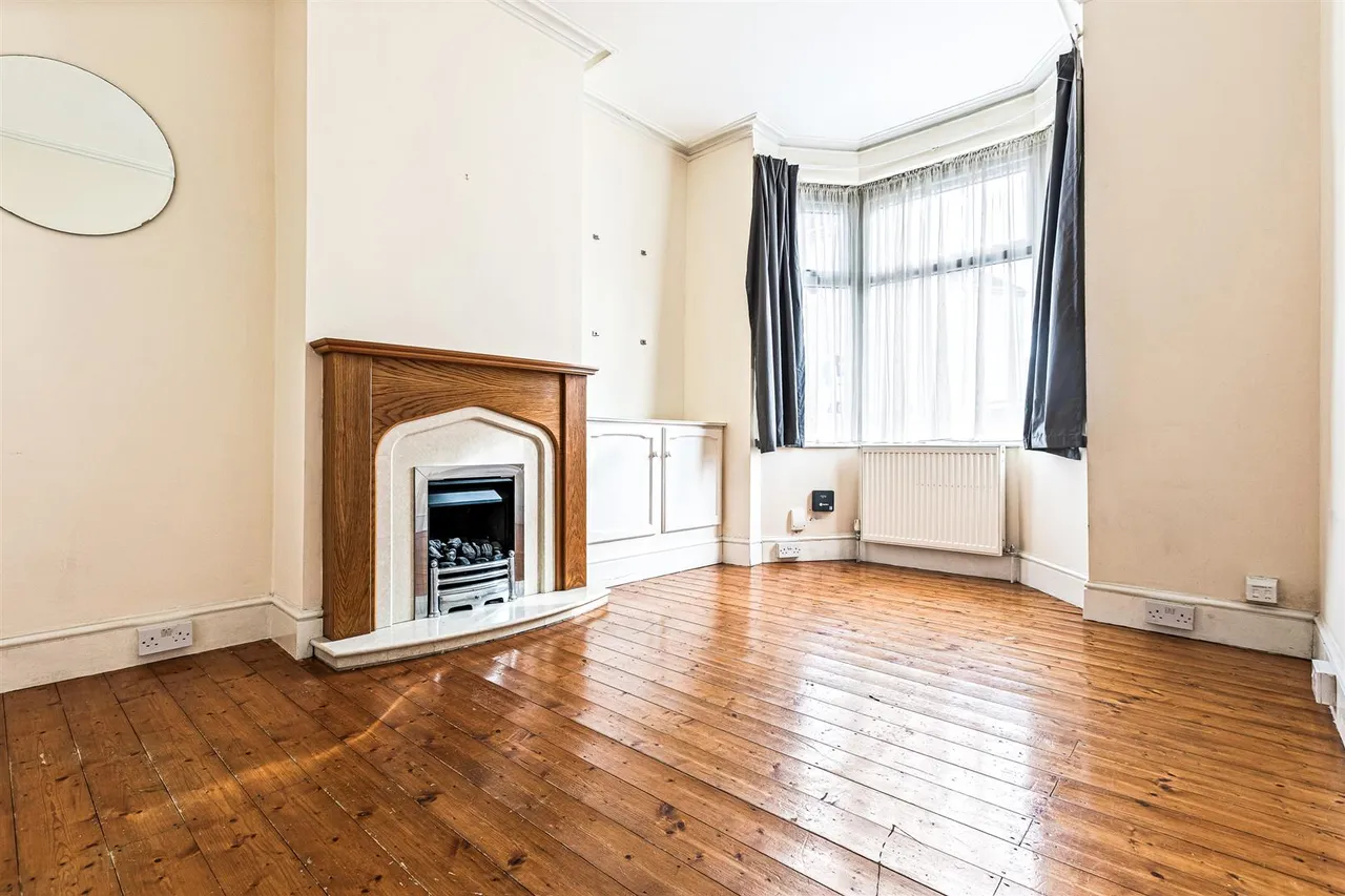 Knighton Lane, Leicester, LE2, photo 2