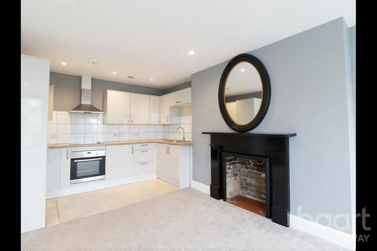 2 bed flat to rent, Robertson Villas, ME1