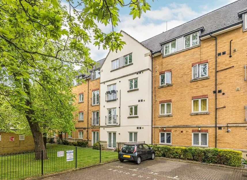 1 bed flat for sale — Wood Lane, Isleworth, TW7