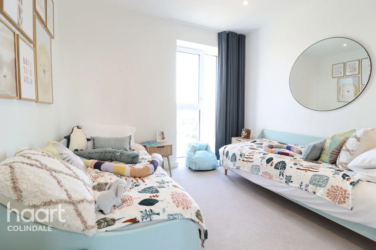 Burnt Oak Broadway, London, HA8, photo 17