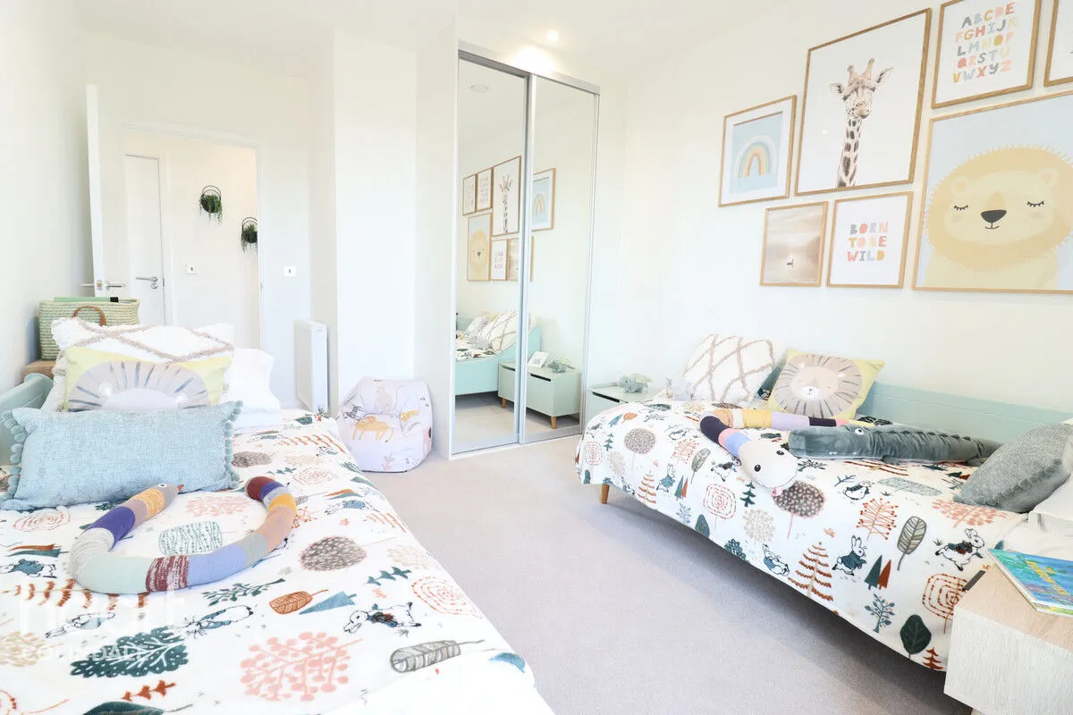Burnt Oak Broadway, London, HA8, photo 16