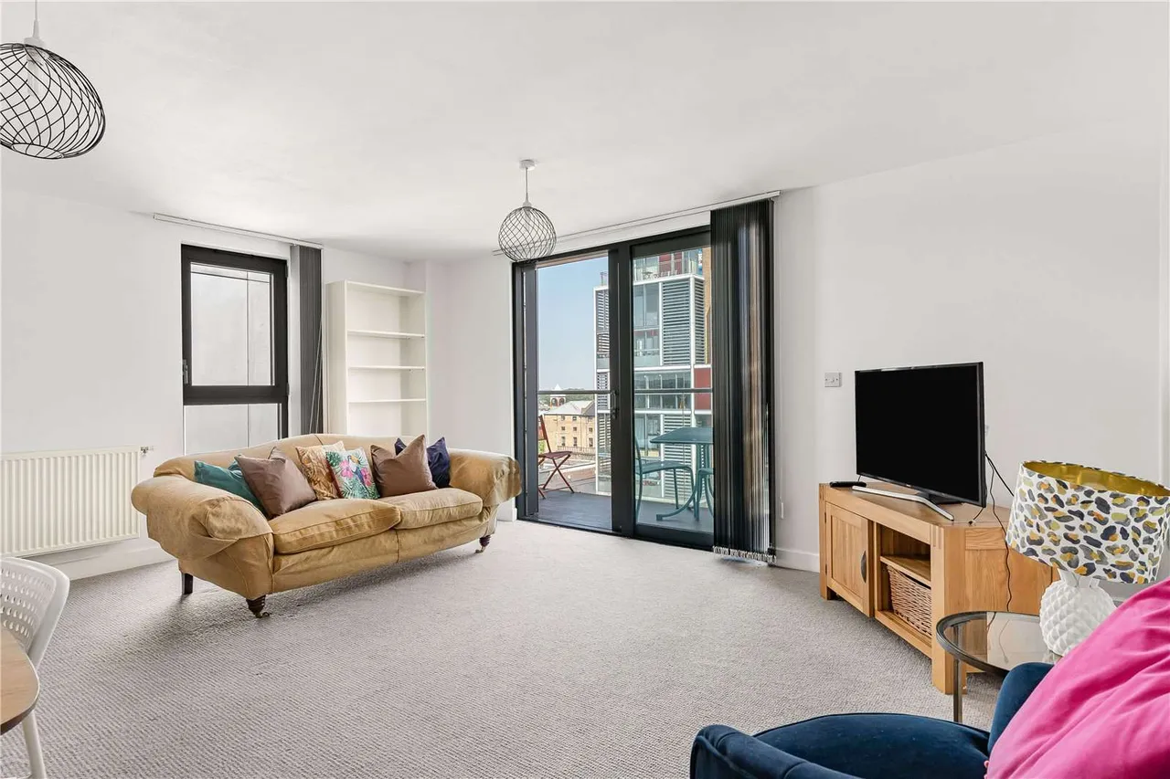 3 bed flat for sale — Dalston Square, London, E8 3FS