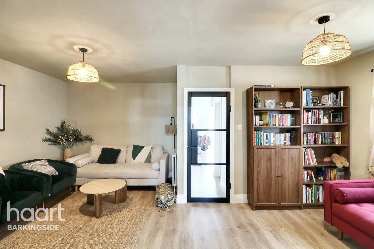 Ewellhurst Road, Clayhall, IG5, photo 3