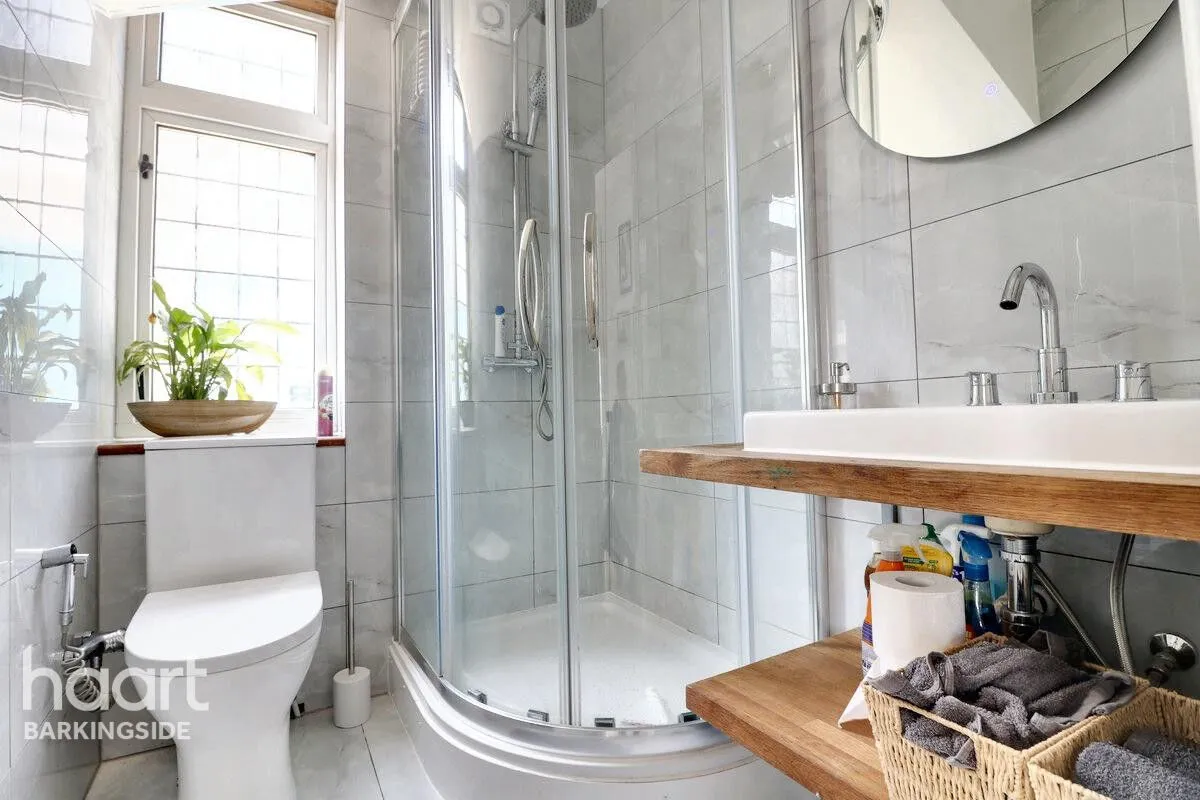 Ewellhurst Road, Clayhall, IG5, photo 8