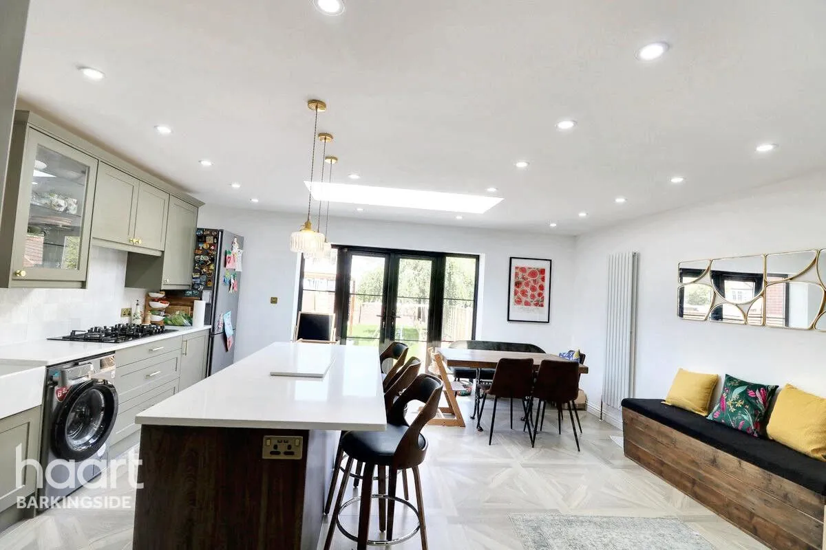 Ewellhurst Road, Clayhall, IG5, photo 7