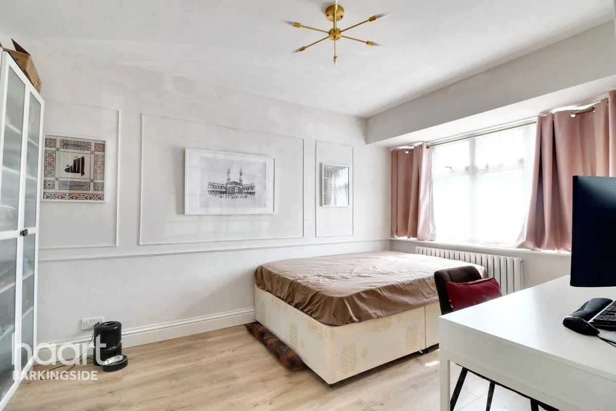 Ewellhurst Road, Clayhall, IG5, photo 9
