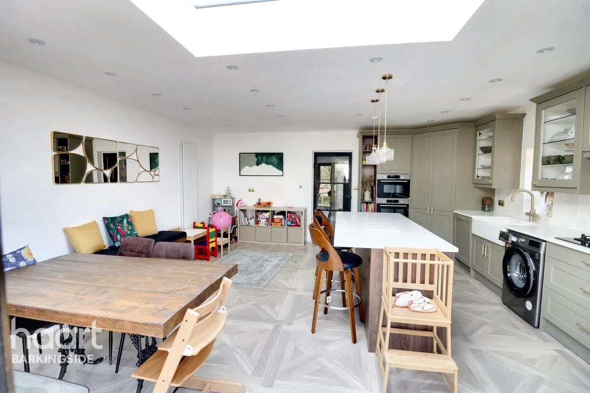 Ewellhurst Road, Clayhall, IG5, photo 6