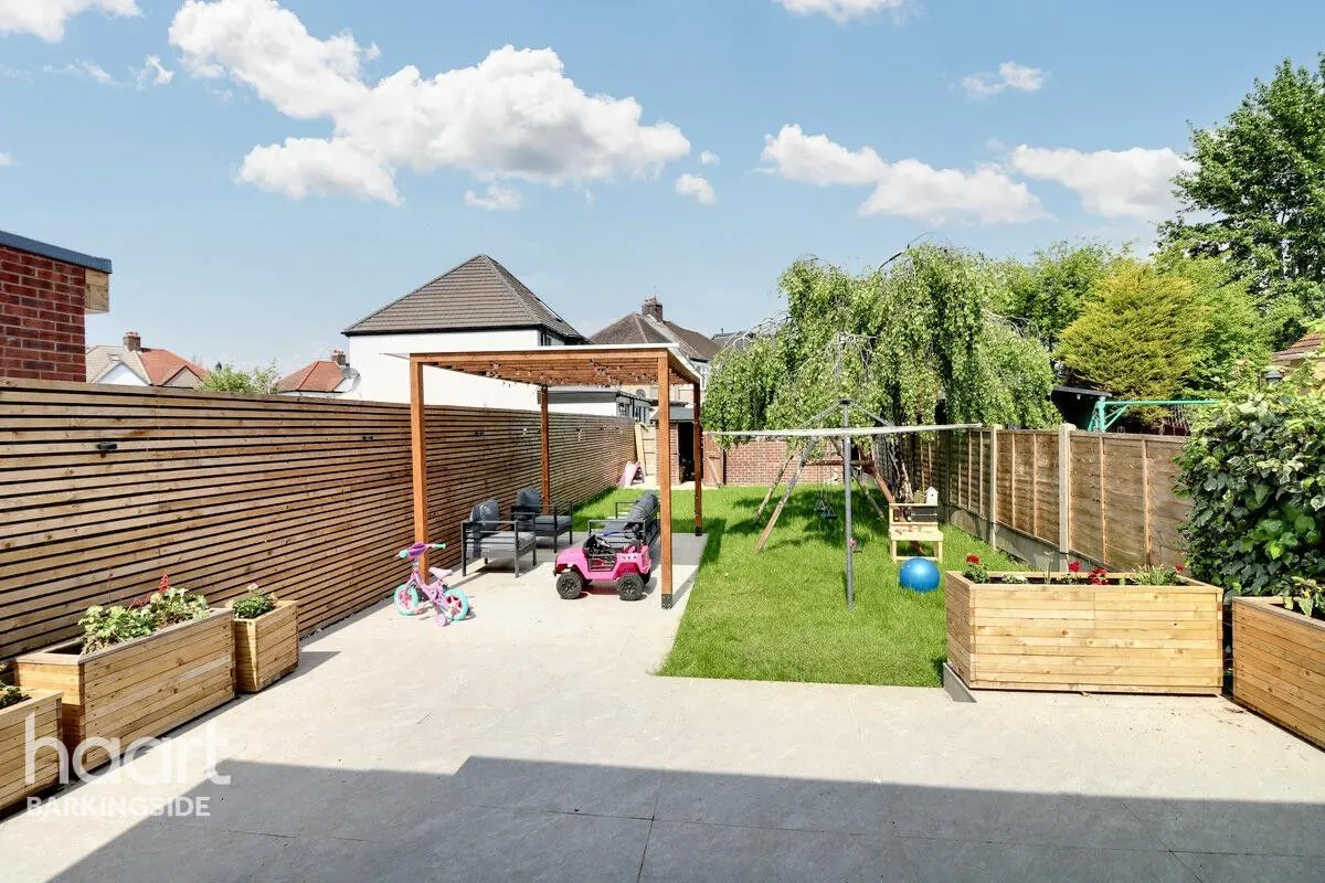 Ewellhurst Road, Clayhall, IG5, photo 13