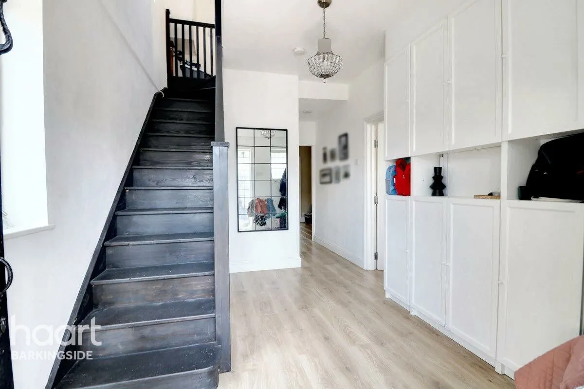 Ewellhurst Road, Clayhall, IG5, photo 2