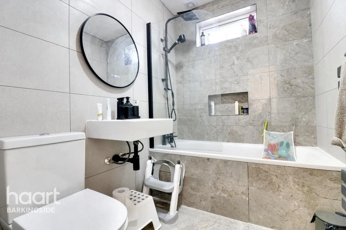 Ewellhurst Road, Clayhall, IG5, photo 12
