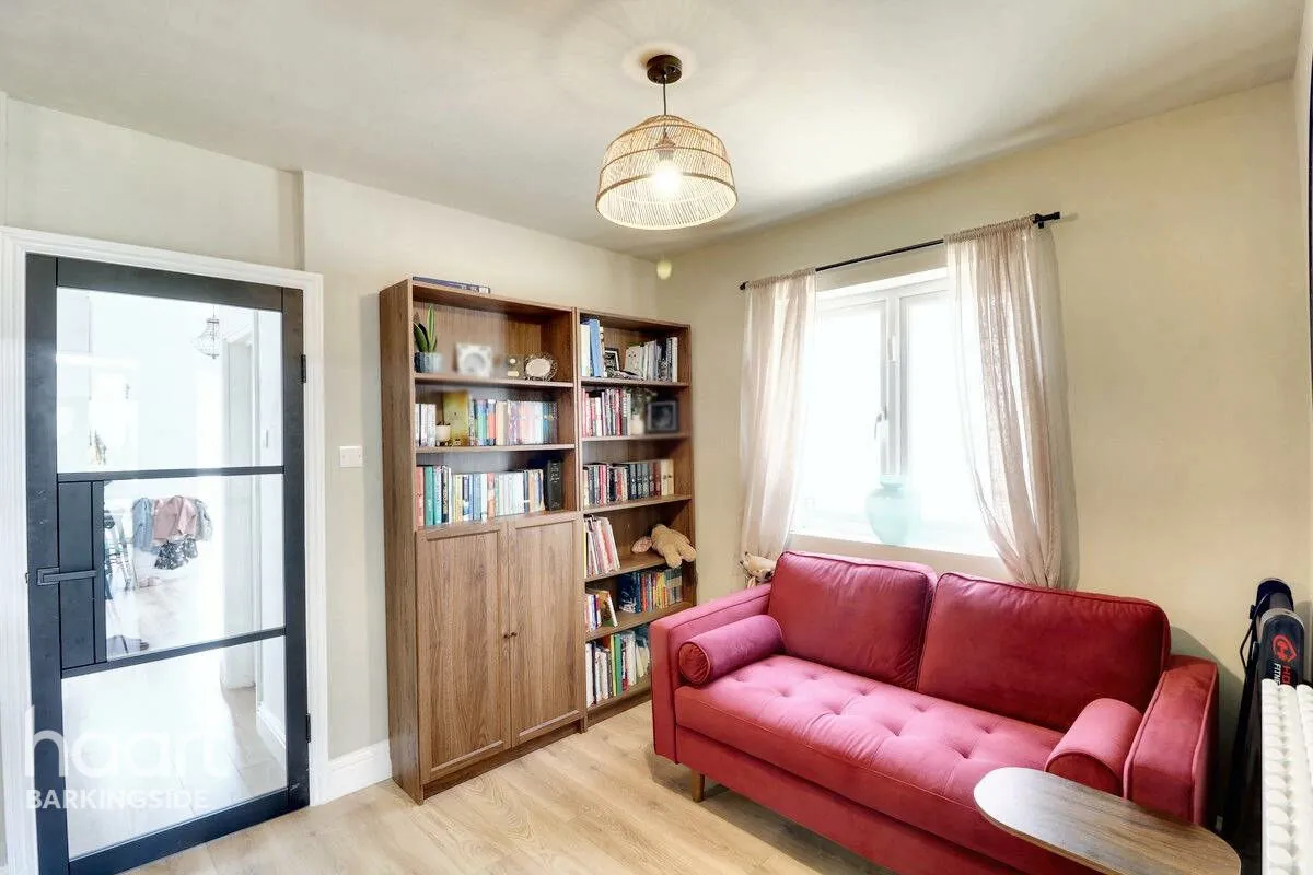 Ewellhurst Road, Clayhall, IG5, photo 5